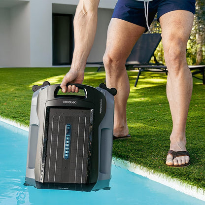 Cecotec Robot Limpiapiscinas para Superficie y Línea de Flotación Conga Pooldroid AquaSkater. Carga Solar, Autonomía 16h, Cesta de 4,5L y un Filtro de 187,5μm, Navegación Sensores Ultrasónicos