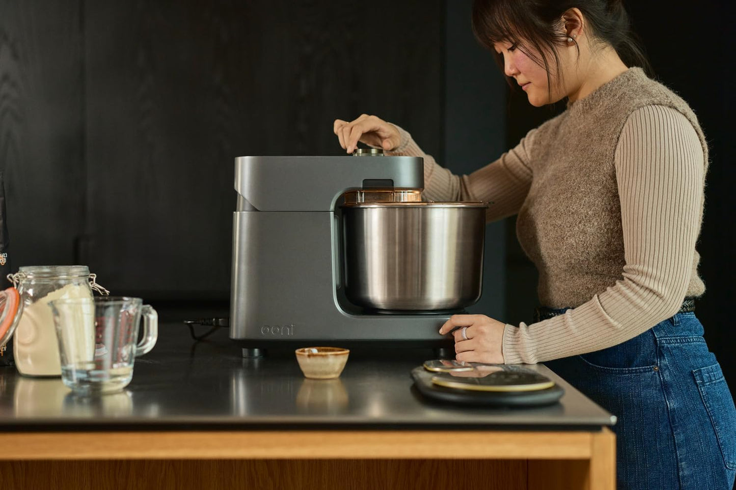 Ooni Halo Pro Mezcladora Profesional de Masa en Espiral 7,3L con Accesorios, 58 Velocidades – Ideal para Pan y Pizza – Gris Antracita